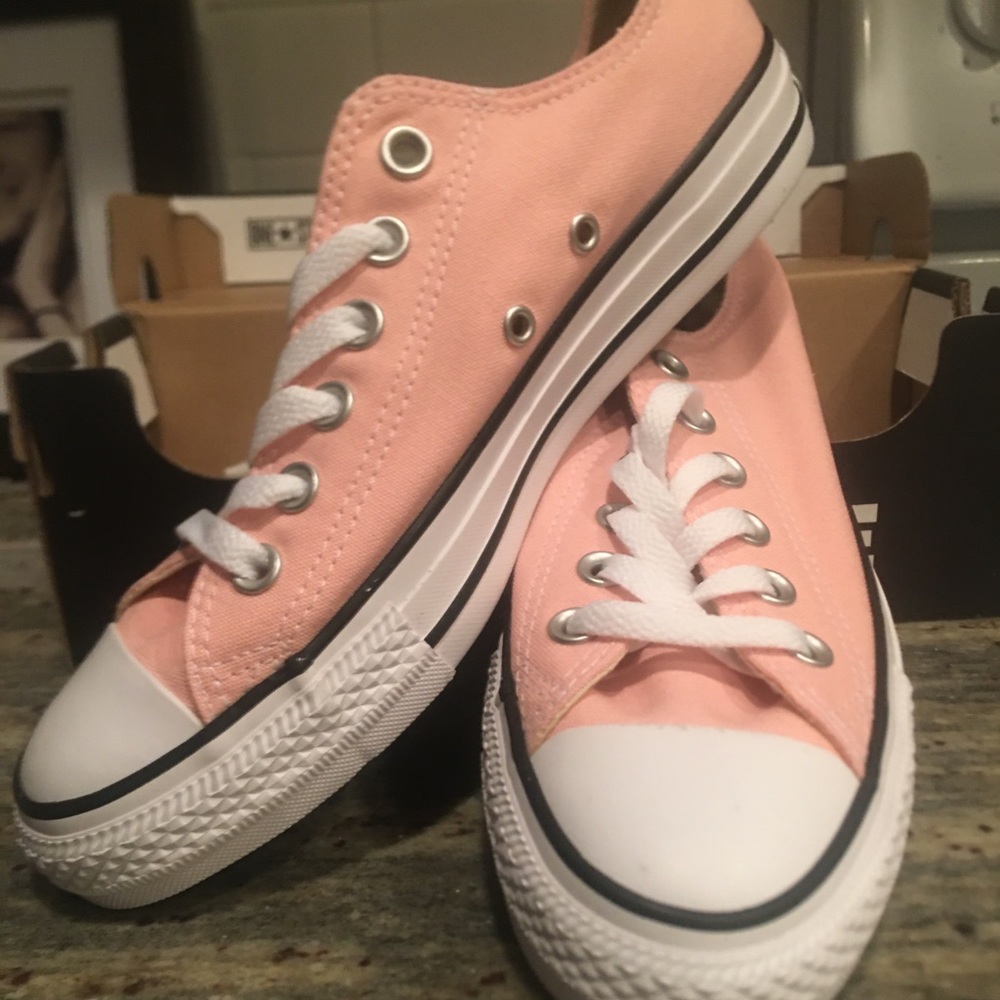 Converse Chuck Taylors - Pink